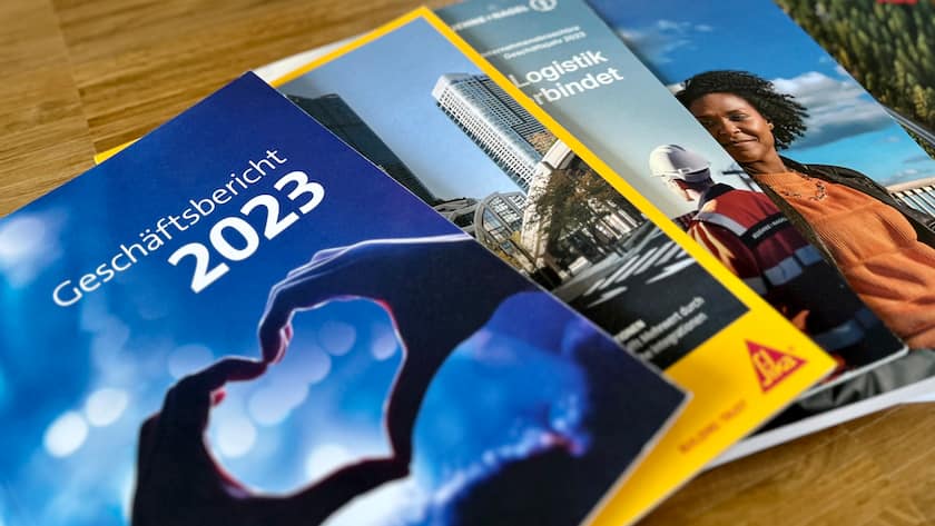 Soll man lieber den dem gedruckten Papier treu bleiben, oder nachhaltig seine Geschäftsberichte online publizieren? In diesem Wandel befinden sich die SMI Firmen in der Schweiz.