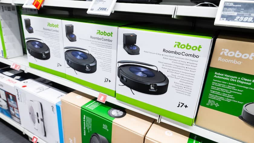 Brands & Logos in Gdansk, Poland - 08 Dec 2023 iRobot Roomba Vacuum Cleaners seen at the shopping mall in Gdansk. Gdansk Poland Copyright: xMateuszxSlodkowskix/xSOPAxImagesx 20231208SOPAMASL049