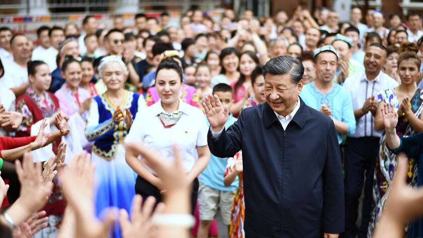 Chinas Präsident Xi Jinping in Tianshan District in the city of Urumqi, capital of northwest China s Xinjiang Uygur Autonomous Region, July 13, 2022.  CHINA-XINJIANG-URUMQI-XI JINPING-INSPECTION CN YanxYan PUBLICATIONxNOTxINxCHN