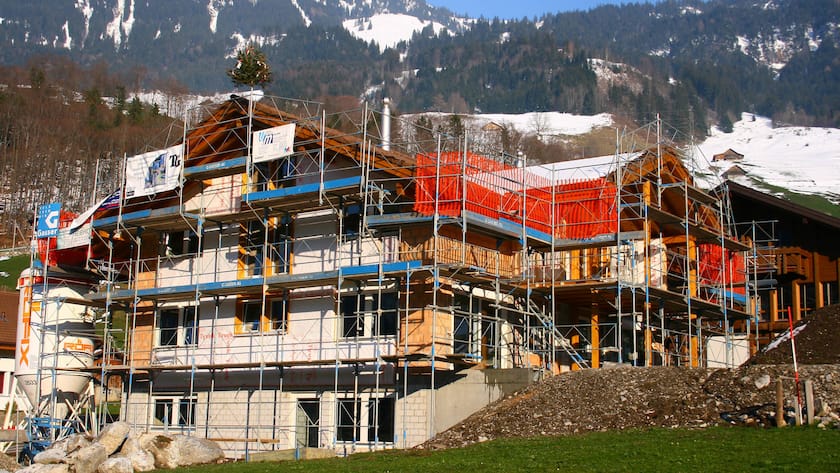 Hausbau in der Schweiz: Steigende Zinsen machen Renditeimmobilien weniger attraktiv.