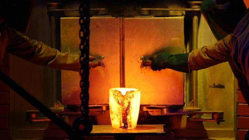 Two men working in protective clothing to pour gold Copyright: xx 4202108