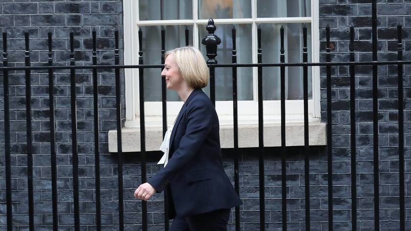 UK Prime Minister Liz Truss leaves No.10 Downing St for Prime Minister s questions at the Houses of Parliament on Wednesday, October 19, 2022. Ms.Truss is under increasing pressure to resign following a disastrous mini-budget that caused the British economy into free fall. 1 LON2022101906 HUGOxPHILPOTT