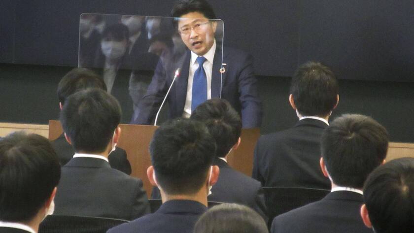 Ceremony for new employees at Japanese firm Mizuho Financial Group Inc. President Masahiro Kihara gives a speech to new employees of the company during a welcoming ceremony in Tokyo on April 1, 2022, the first day of the new business year. PUBLICATIONxINxGERxSUIxAUTxHUNxONLY A14AA0001275231P