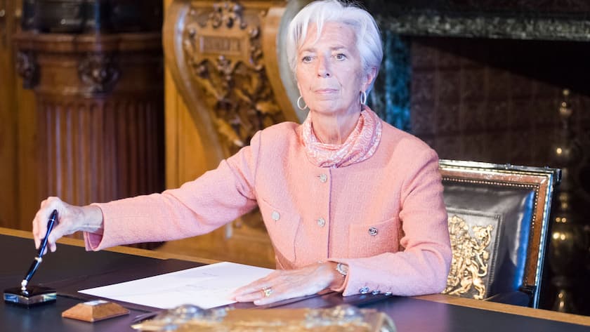 Präsidentin der Europäischen Zentralbank Christine Lagarde Eintragung der EZB Präsidentin in das Goldene Buch der Freien und Hansestadt Hamburg Rathaus 20220427ad874 Hamburg Hamburg Deutschland Germany *** President of the European Central Bank Christine Lagarde Inscription of the ECB President in the Golden Book of the Free and Hanseatic City of Hamburg City Hall 20220427ad874 Hamburg Hamburg Germany Germany Copyright: xAchimxDuwentästerx