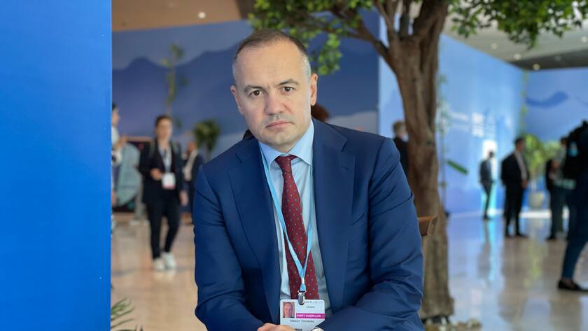DTEK CEO Maxim Timchenko am Weltklimagipfel COP27 beim Interview mit Handelszeitung