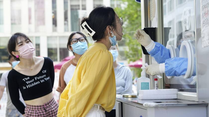 Corona in China: Der PCR-Test darf nicht älter als 48 oder 72 Stunden sein, wenn man am öffentlichen Leben teilhaben will.