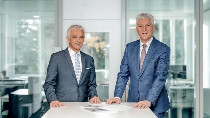 Thomas Helbling (l.) übergibt sein Amt als SVV-Direktor an Urs Arbter (r.).