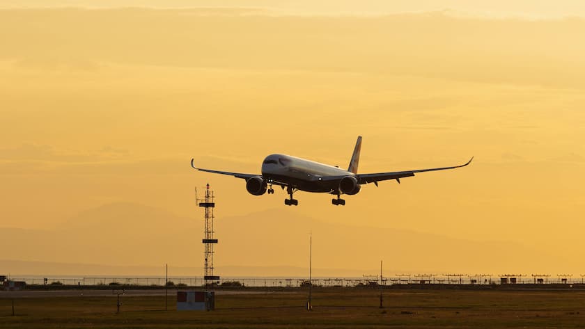 September 5, 2023, Richmond, British Columbia, Canada: A British Airways Airbus A350-1000 jetliner G-XWBM lands at sunset, Vancouver International Airport. Richmond Canada - ZUMAs202 20230905_aap_s202_001 Copyright: xBaynexStanleyx