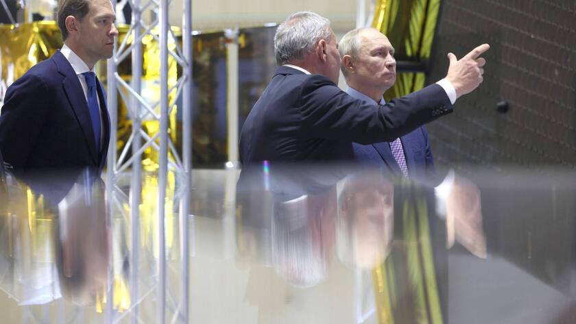 October 27, 2023, Korolyov, Moscow Oblast, Russia: Roscosmos head Yuri Borisov, center, points out a feature to Russian President Vladimir Putin, right, as Deputy Prime Minister Denis Manturov, left, look on during a tour of the Rocket and Space Corporation, October 27, 2023 in Korolyov, Moscow Oblast, Russia. Korolyov Russia - ZUMAp138 20231027_zaa_p138_003 Copyright: xGavriilxGrigorov/KremlinxPoolx