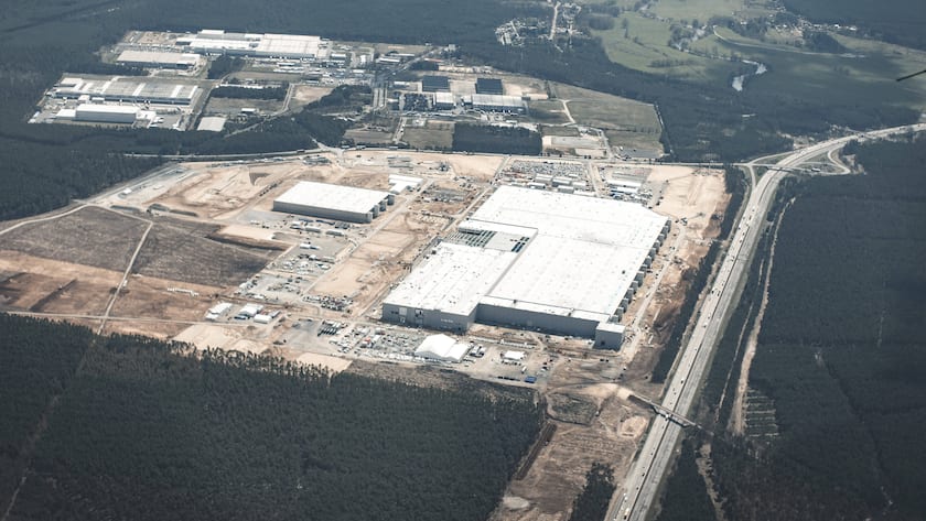 Luftaufnahme der Tesla Gigafactory Berlin-Brandenburg in Gruenheide. 23.04.2021. Gruenheide Deutschland *** Aerial view of the Tesla Gigafactory Berlin Brandenburg in Gruenheide 23 04 2021 Gruenheide Germany Copyright: xFelixxZahn/photothek.dex