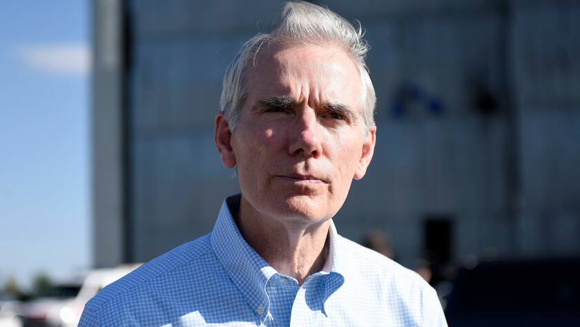 US Senators Robert Portman and Amy Klobuchar visit Kyiv Region KYIV REGION, UKRAINE - AUGUST 30, 2022 - Co-chair of the Senate Ukraine Caucus and member of the Senate Foreign Relations Committee, US Senator Robert Portman visits Antonov Airport near Hostomel, Kyiv Region, northern Ukraine. NO USE RUSSIA. NO USE BELARUS. Kyiv Region Ukraine PUBLICATIONxNOTxINxFRA Copyright: xRuslanxKaniukax originalFilename: ukrinform-ussenato220830_npjbz.jpg