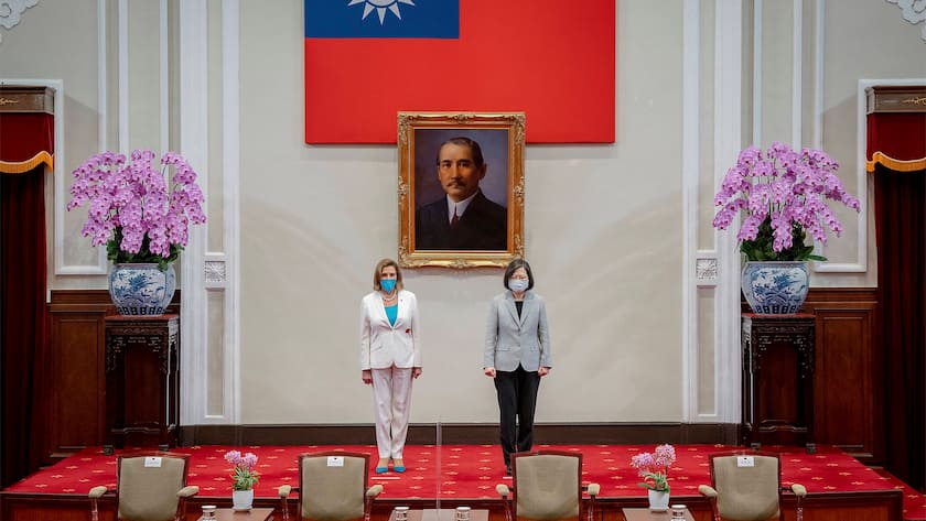 Nancy Pelosi und Tsai Ing-wen unter einem Bild von Chiang Kai-shek: Die Volksrepublik China ist immer noch aufgebracht über den Besuch der Amerikanerin in Taiwan.