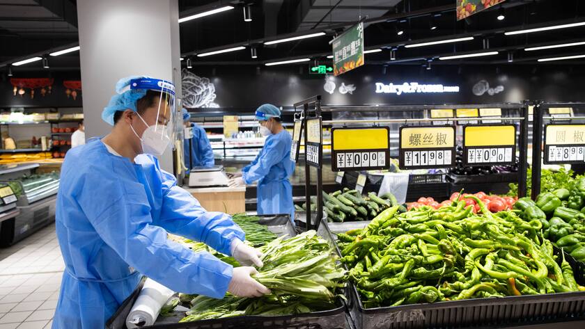 220516 -- SHANGHAI, May 16, 2022 -- Staff members arrange goods at a supermarket in Xuhui District of east China s Shanghai, May 16, 2022. China s Shanghai has cut off the community transmission of COVID-19 in 15 out of its 16 districts, according to a press conference on epidemic prevention and control held Monday. CHINA-SHANGHAI-COVID-19-LIFE CN JinxLiwang PUBLICATIONxNOTxINxCHN