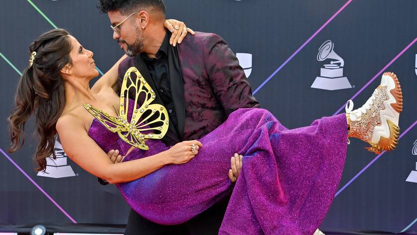 L-R AleMor and Wizzmer arrive for the 22nd Latin Grammy Awards at the MGM Garden Arena in Las Vegas, Nevada, on Thursday, November 18, 2021. PUBLICATIONxINxGERxSUIxAUTxHUNxONLY POY2021E028 JIMxRUYMEN