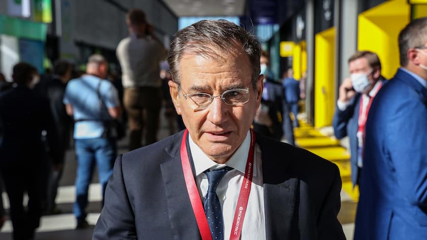 Ivan Glasenberg, billionaire and outgoing chief executive officer of Glencore Plc, walks between sessions on day three of the St. Petersburg International Economic Forum (SPIEF) in St. Petersburg, Russia, on Friday, June 4, 2021. President Vladimir Putin will host Russias flagship investor showcase as he seeks to demonstrate its stuttering economy is back to business as usual despite continuing risks from Covid-19 and new waves of western sanctions. Photographer: Andrey Rudakov/Bloomberg