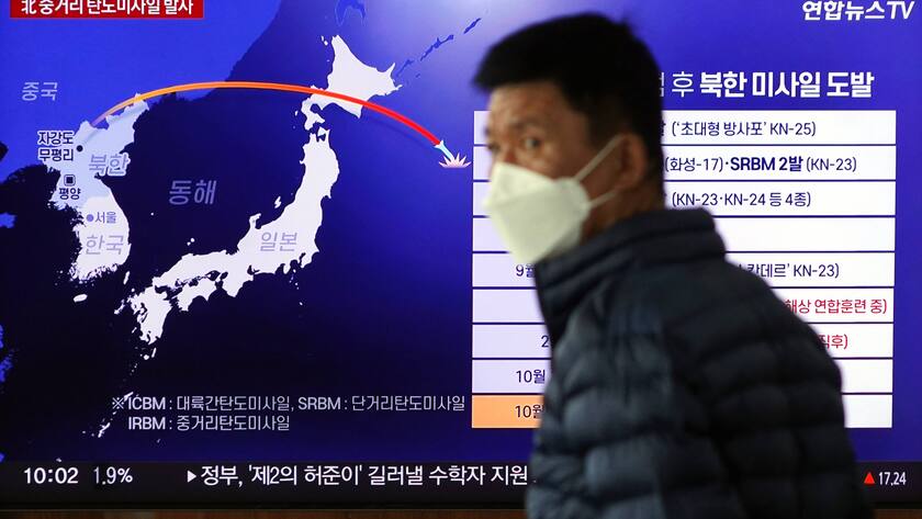 North Korea IRBM SEOUL, SOUTH KOREA, OCT. 4: A traveler watches the breaking news of the North Korean missile issue at Seoul Station in Seoul, Sout Korea, on October 4th, 2022. North Korea launched the IRBM missile across the Japanese Island. Seoul South Korea 7608_263944 Copyright: xSeokyongxLee/PentaxPressx