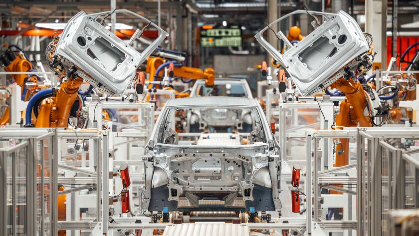 Body shop: automated door installation