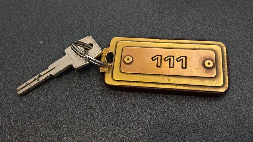 Hotel Zimmerschluessel, Zimmer 111, Hotelzimmer, Reisen *** Hotel room key, room 111, hotel room, travel