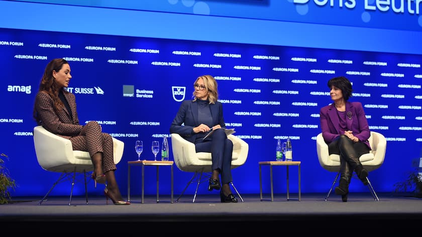 Doris Leuthard und Franca Lehfeldt im Gespräch am Europaforum 2022