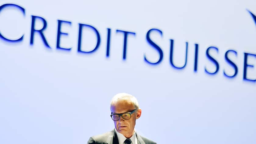 Urs Rohner, president of the board of directors of Switzerland's second biggest bank Credit Suisse (CS), during the start of the general assembly at the Hallenstadion in Zurich, Switzerland, Friday, April 27, 2018. (KEYSTONE/Walter Bieri)