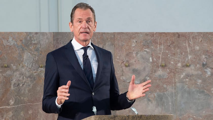 Dr. Mathias DOEPFNER, Döpfner, Vorstandsvorsitzender der Axel Springer SE, spricht die Laudatio, Dr. h.c. Friede Springer erhaelt den Freiheitspreis der Friedrich-Naumann-Stiftung in der Paulskirche Frankfurt, 10.10.2020, *** Dr Mathias DOEPFNER, Döpfner, Chairman of the Management Board of Axel Springer SE, gives the laudatory speech, Dr h c Friede Springer receives the Freedom Prize of the Friedrich Naumann Foundation in the Paulskirche Frankfurt, 10 10 2020,