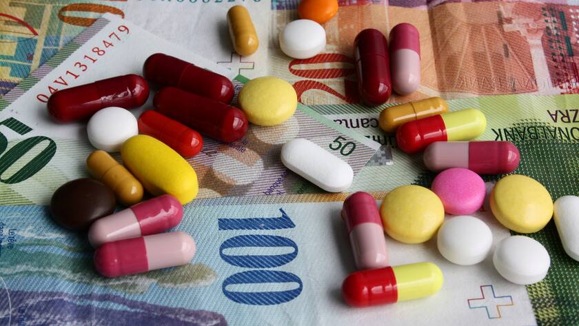 Schweizer Franken und Tabletten