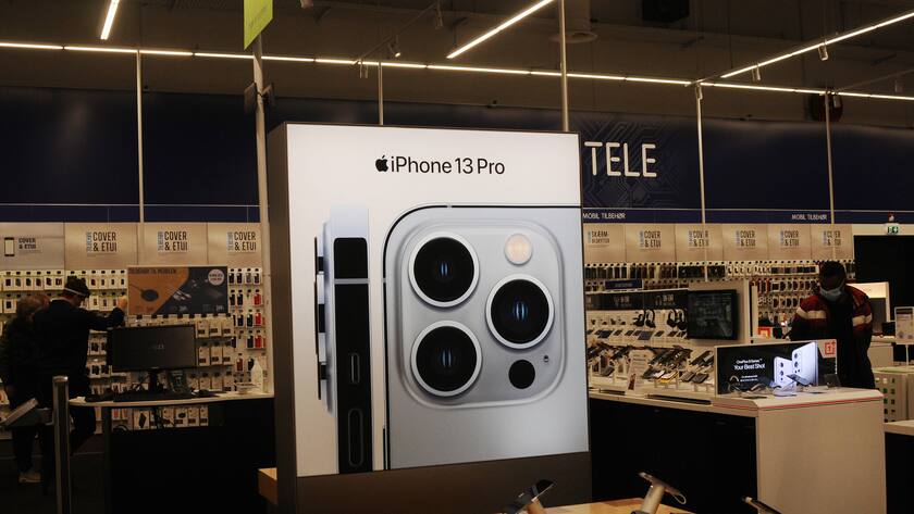 Copenhagen/Denmark./20 December 2021/ Iphone 13pro display for sale in danish capital Copenhagen Denamrk Photo..Francis Joseph Dean/Dean Pictures