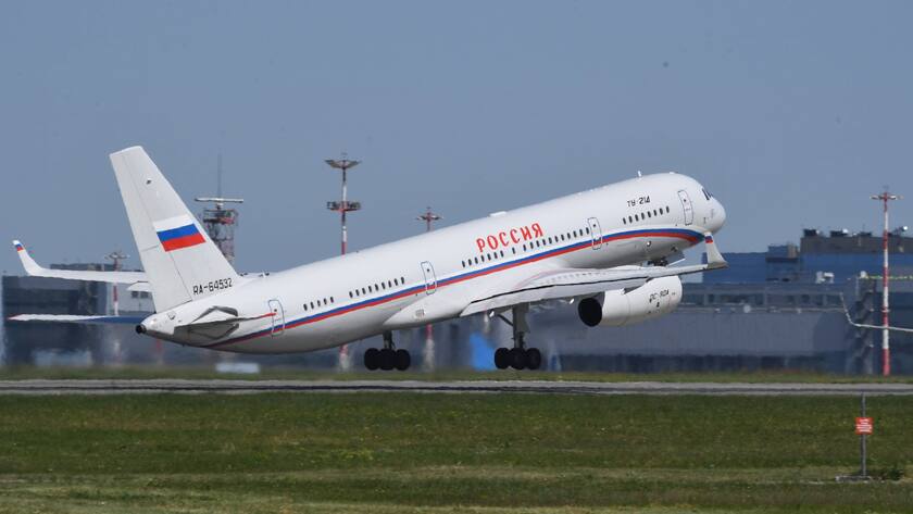 Airbus A319-111 von Rossiya Airlines hebt ab vom Vnukovo International Flughafen ausserhalb von Moskau.