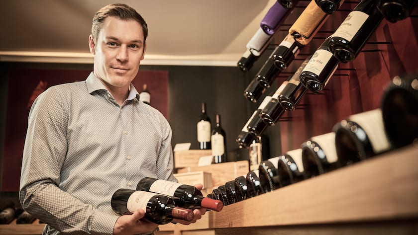 Alexander Lorenz präsentiert seltene Weine für Sammler und Investoren.