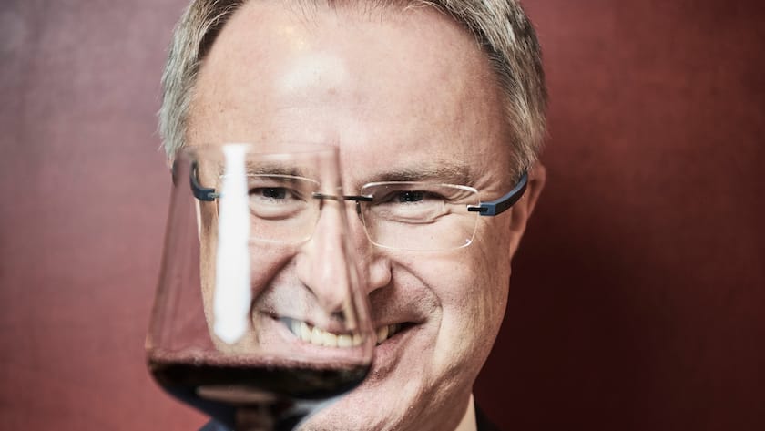 Gernot Haack, Weinhaendler, CEO Moevenpick Schweiz AG, aufgenommen am 8. Februar 2018 in Rotkreuz. (KEYSTONE/René Ruis)