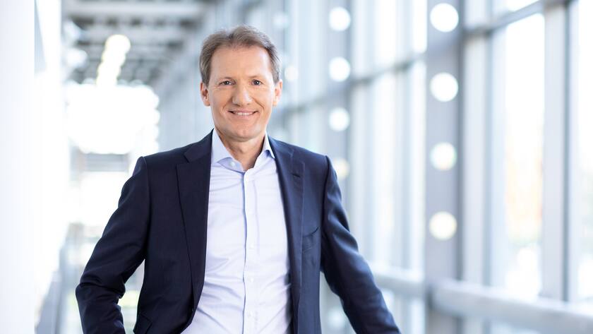 Trotz der Verunsicherung bleibt der Vorstandsvorsitzende Jean-Jacques Henchoz mit Hannover Rück grundsätzlich auf Kurs.