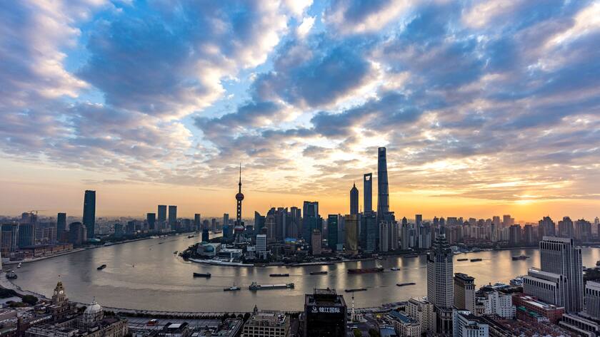 211104 -- SHANGHAI, Nov. 4, 2021 -- Photo taken on Nov. 3, 2021 shows the morning scenery in east China s Shanghai. The 4th China International Import Expo CIIE is scheduled for Shanghai from Nov. 5 to 10. Photo by /Xinhua CIIECHINA-SHANGHAI-CITY VIEW CN LiuxDegong PUBLICATIONxNOTxINxCHN