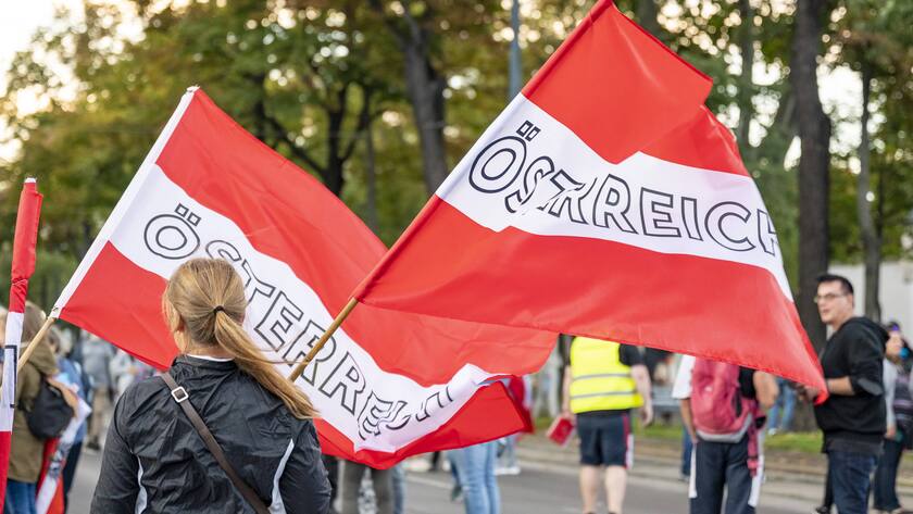 20220910 Demonstration Fairdenken WIEN, OESTERREICH - 10. SEPTEMBER: Teilnehmer in-Inen waehrend der Demonstration der Initiative -Fairdenken- anlaesslich der Teuerung und der Energiekrise an der Wiener Ringstrasse am 10. September 2022 in Wien, Oesterreich. 220910_SEPA_17_021 Copyright: xIsabellexOuvrardx SEPAxMedia