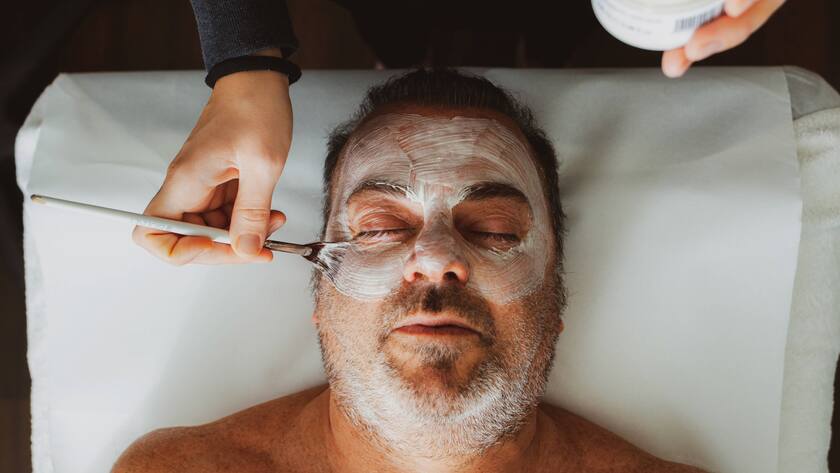 mann,hautpflege,kosmetik,gesichtsbehandlung,männer,männlich,körperpflege,kosmetika,behandlung,behandlungen,gesichtsbehandlungen,gesichtspflege,schönheitsbehandlung,schönheitsbehandlungen,schönheitspflege *** man,skincare,cosmetics,facial treatment,guy,men,skincares,cosmetic,facial treatments 1un-g5q ,model released, Symbolfoto