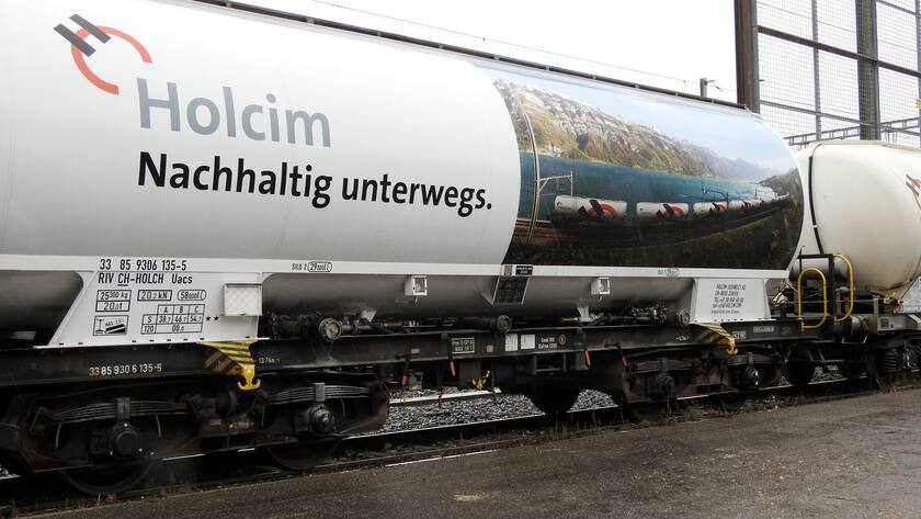 Holcim Zement Kesselwagen. Transport per Bahn.