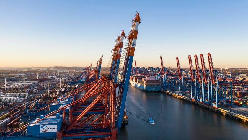 Hamburg 2021 Hamburg 2021 Walterhofer Damm, Container Terminal, Hafen, Containerschiffe, Schiff, Kran JuergenxTap *** Hamburg 2021 Hamburg 2021 Walterhofer Damm, container terminal, port, container ships, ship, crane JuergenxTap