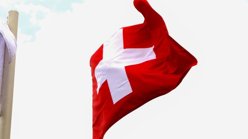 Flagpole of one of the hotels in Sharm El Sheikh, Egypt - 28 Jan 2024 The Switzerland flag waving in the wind on the flagpole of one of the hotels in Egypt. Sharm El Sheikh Egypt Copyright: xMaksimxKonstantinovx/xSOPAxImagex 280124022