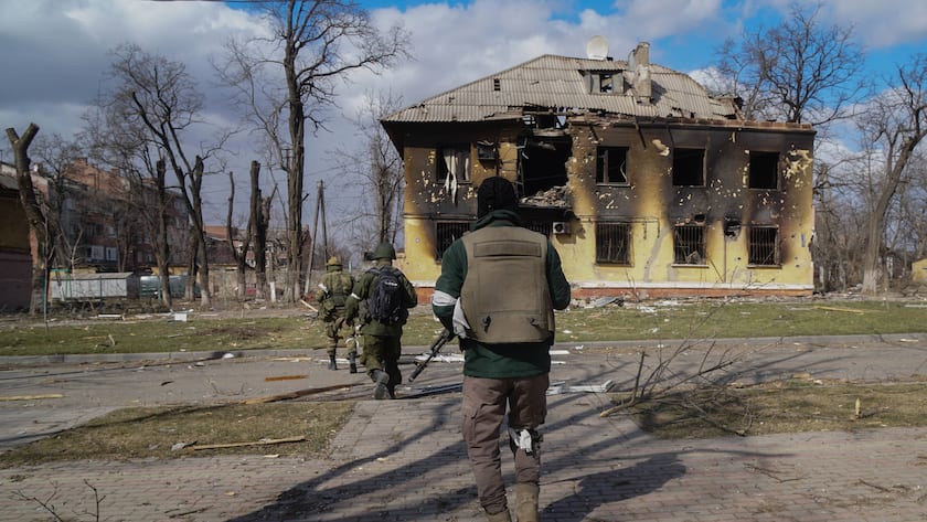 Pro-russische Kämpfer in Mariupol