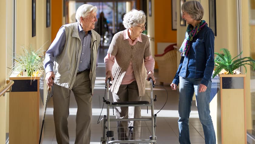 Die Pflegekosten belasten das Gesundheitssystem immer stärker.