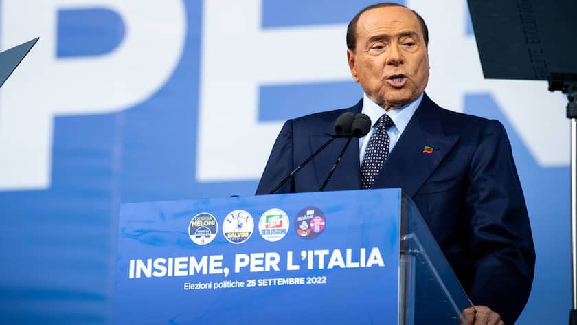 General Election In Italy, The Centre-right During The Closing Of The Election Campaign In Rome s Piazza Del Popolo Forza Italia leader Silvio Berlusconi during his end-of-campaign speech for the centre-right in Piazza del Popolo on 22 September 2022 in Rome, Italy. Roma Roma Italy PUBLICATIONxNOTxINxFRA Copyright: xRiccardoxFabix originalFilename: fabi-notitle220922_nprkd.jpg