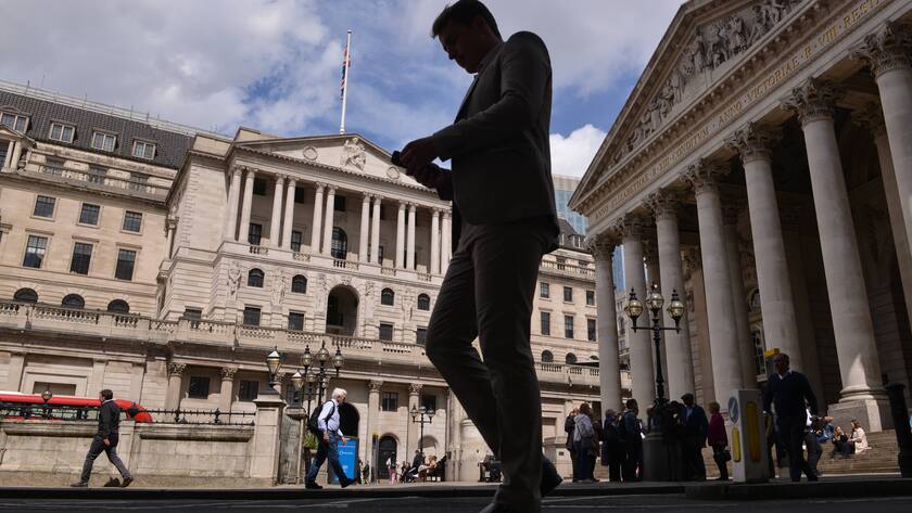 May 16, 2022, London, United Kingdom: A general view of the Bank of England and The Royal Exchange, as seen from Cornhill. UK faces huge risk of soaring food prices and inflation. London United Kingdom - ZUMAs197 20220516_zab_s197_023 Copyright: xThomasxKrychx