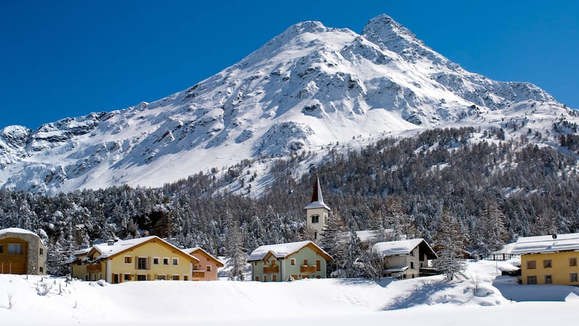 Dorf Maloja am Silser See im Winter, Oberengadin, Schweiz Village Maloja at Lake Sils, also called Goat Village in Winter, Switzerland McPOPR McPOPRVillage Maloja at Sils Lake in Winter Upper Engadine Switzerland Village Maloja AT Lake Sils Thus called GOAT Village in Winter Switzerland