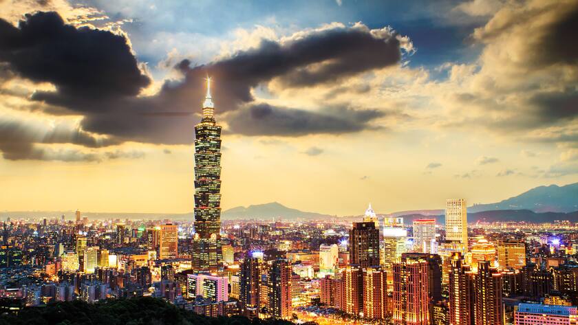 Taipei, Taiwan evening skyline.