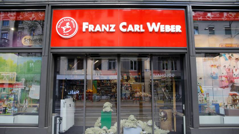 Foto Manuel Geisser 29.4.2020 Zürich : Spielwarengeschäft Franz Carl Weber Stadt Zürich . Geschlossen wegen Coronavirus *** Photo Manuel Geisser 29 4 2020 Zurich Toy shop Franz Carl Weber City of Zurich Closed due to coronavirus PUBLICATIONxNOTxINxSUI