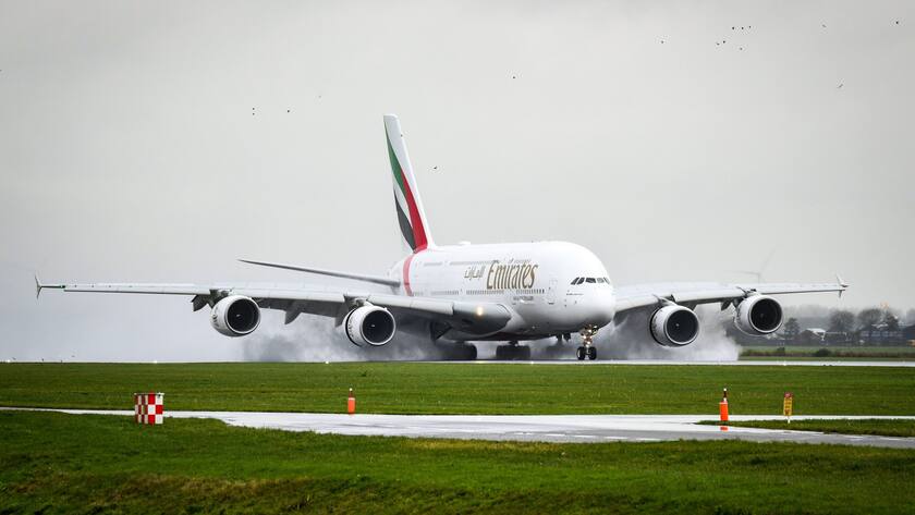 Airbus A380 von Emirates bei der Landung: Einige Notrutschen blieben offenbar zu lange eingelagert.