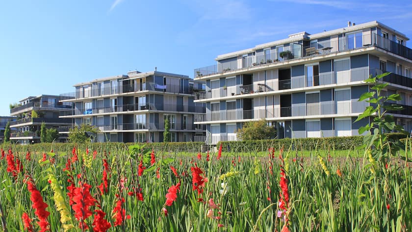 Wohnimmobilien bleiben bei Versicherern als Anlageobjekte weiter beliebt.