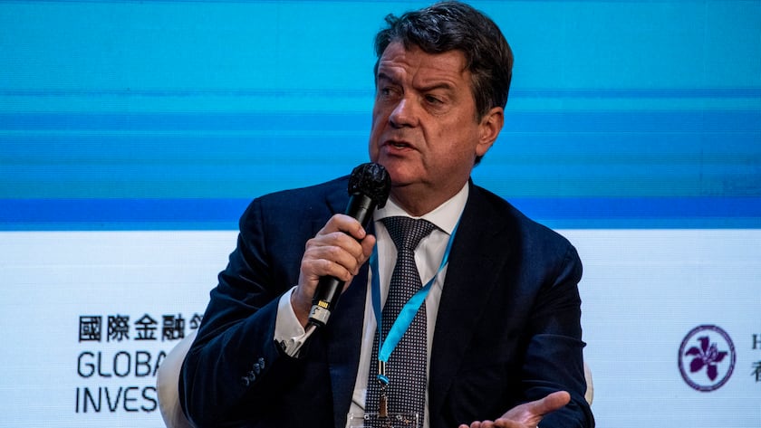 Hong Kong Global Financial Leaders Investment Summit Chairman of UBS Group AG, Colm Kelleher, speaking at Panel 1 Navigating Through Uncertainty, during the Hong Kong Global Financial Leaders Investment Summit on November 2, 2022 in Hong Kong, China. The Global Financial Leaders Investment Summit is held today in Hong Kong. Hong Kong Hong Kong PUBLICATIONxNOTxINxFRA Copyright: xVernonxYuenx originalFilename: yuen-hongkong221102_npvjS.jpg