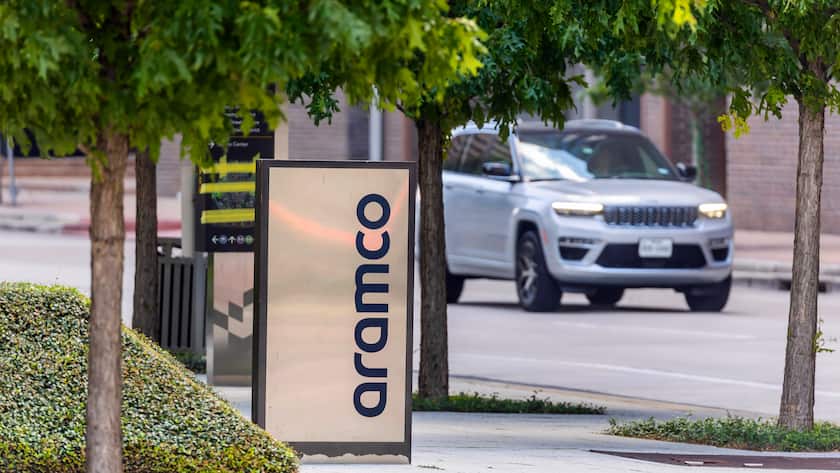 Eingang des Ölkonzerns Saudi Aramco in Hoston, Texas: Für Nordamerika wurden die Preise nicht erhöht.