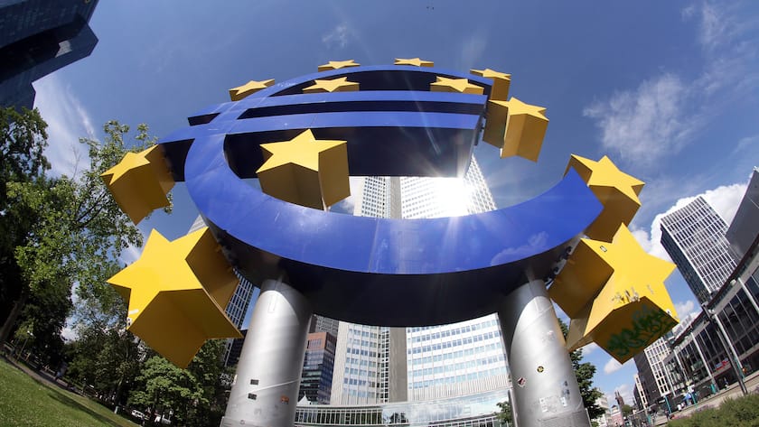 Euro Symbol vor der alten EZB