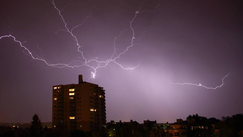 Blitze bei Nacht an einem Hochhaus, Biberach an der Riß, Baden-Württemberg, Deutschland, Europa ibxsik03916201.jpgFlashes at Night to a Skyscraper Biberach to the Plan bath Wuerttemberg Germany Europe ibxsik03916201 JPG